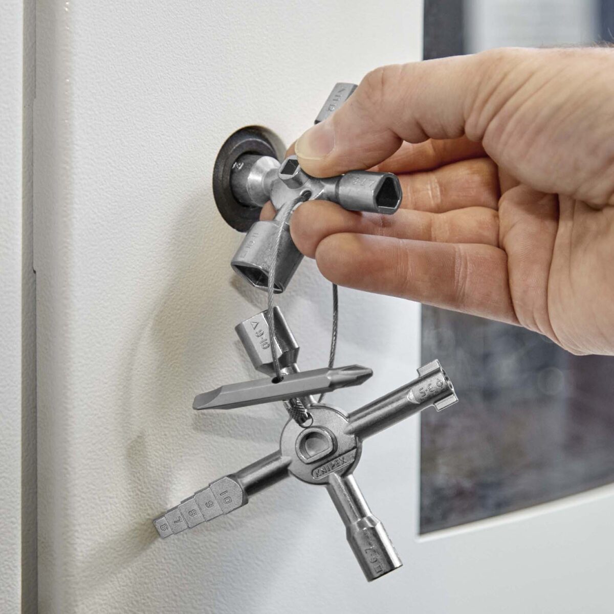 KNIPEX 00 11 01 TwinKey® Ključevi za ormare za sve standardne ormare i sustave isključenja 92 mm - Slika 9