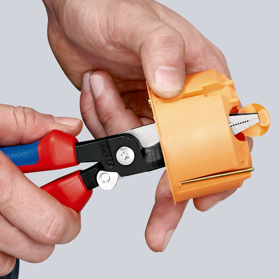 KNIPEX 13 92 200 SB Kliješta za električne instalacije višenamjenske stezne čeljusti crna atramentirana 200 mm - Slika 3